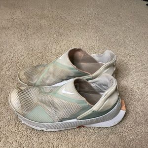 Nike Go Flyease- Summit white artic orange